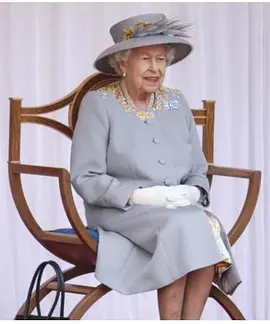 伊丽莎白女王二世与英国首相海报剧照